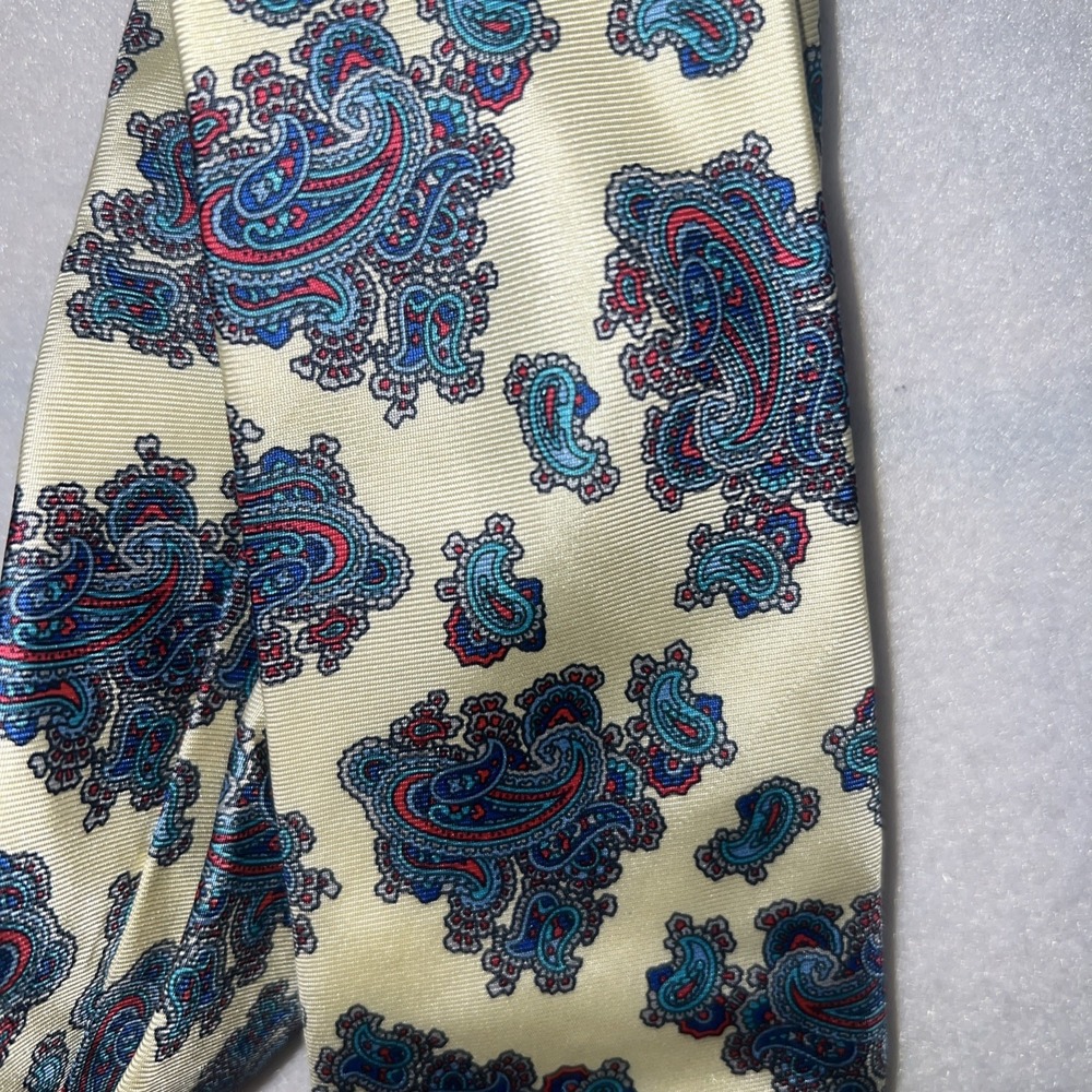 Geoffrey Beene Mens Tie Blue Multi Color Paisley 100% Silk
